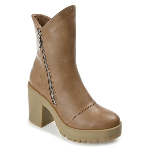 Journee collections Women's Tan Ankle Boots - Picture 1 of 9